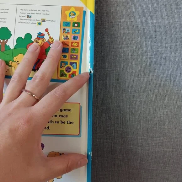 Spots Marching Band Eric Hill Interactive Play SOUND Book Y2K Toddler Baby RARE - Picture 5 of 8